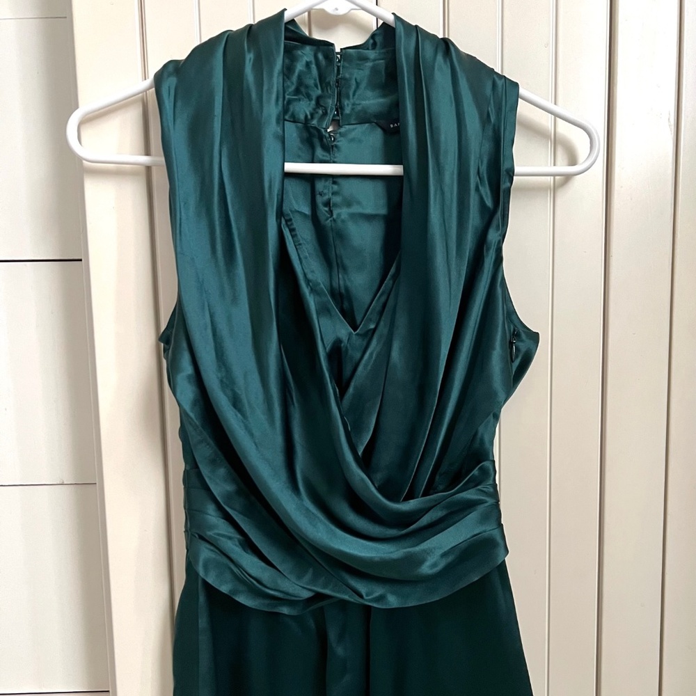 Banana Republic V-Neck Forest Emerald Green Sleeveless 100% Silk Top Size 4